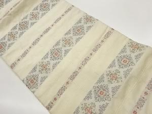 横段に花菱模様織出し名古屋帯